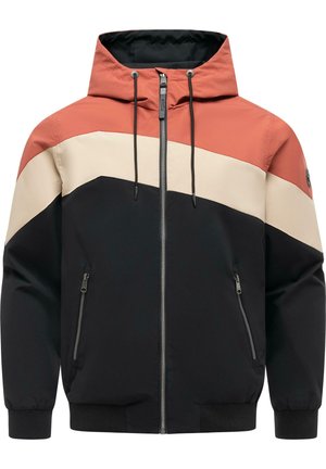 Giacca da uomo con cappuccio e zip frontale, sezione inferiore nera, striscia centrale beige e sezione superiore color ruggine con coulisse.