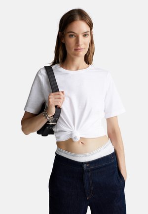 - T-shirt basic