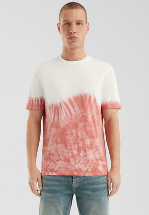 MIT RUNDHALSAUSSCHNITT UND BATIKEFFEKT - T-Shirt print - papaya
