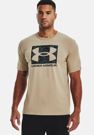 ABC CAMO BOXED LOGO - Print T-shirt - sahara