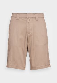 Shorts en coton beige avec passants de ceinture, taille, poches avant et coupe droite. Texture lisse, ourlets, et design classique.