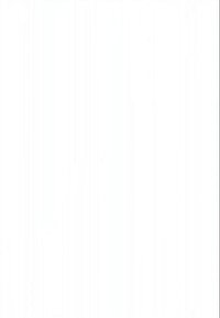 Dvě ženy ve sportovním oblečení běží po dráze s fotbalovým stadionem a panoramatem města v pozadí pod jasnou oblohou.