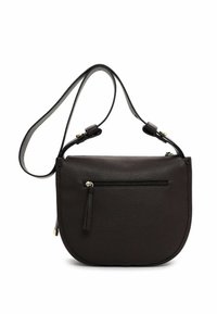 Borsa a tracolla in pelle marrone con forma arrotondata, dotata di una tasca frontale con zip e una tracolla regolabile con accenti in metallo.