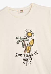 Koton SHORT SLEEVE CREW NECK  - Printtipaita - beige