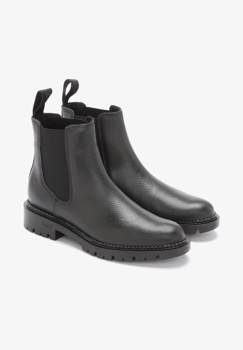 Bottes Chelsea en cuir noir avec panneaux latéraux élastiques, bout arrondi, dessus texturé et semelle en caoutchouc durable. Équipées de languettes pour un enfilage facile.