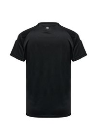 Camiseta deportiva negra de manga corta con un pequeño logo blanco "XK" centrado cerca del cuello trasero superior.