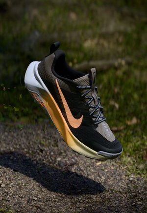 REACTX WILDHORSE 10 - Trail hardloopschoenen - black/orange pulse/malt/ghost/alabaster/total orange