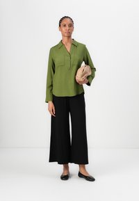 TOM TAILOR BLOUSE STRUCTURED SOLID - Blůza - deep ivy green
