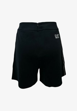 Pantaloni corti sportivi neri con una texture liscia, vita elasticizzata e zip sul retro. Presentano un logo bianco e accenti laterali in un colore a contrasto.