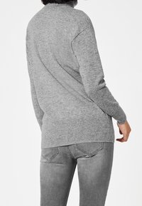 HALLHUBER Stickad tröja - mottled grey