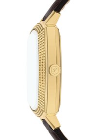 Montre ton argent avec un boîtier octagonal, des côtés texturés, un cadran blanc et un bracelet en cuir marron foncé. Comprend une couronne ornée d'un logo.