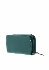 Portefeuille en cuir texturé bleu turquoise avec une fermeture éclair argentée et un tirette noire, montré partiellement ouvert sur fond blanc.