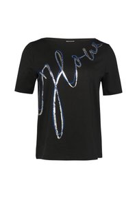 Schwarzes T-Shirt mit kurzen Ärmeln, das ein glänzendes, silbernes und blaues Pailletten-Schriftzugdesign auf der Vorderseite aufweist. Weicher Stoff mit lässiger Passform.