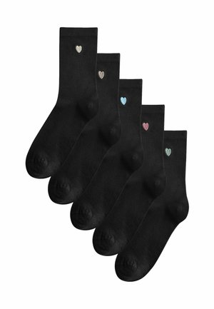 Zwart sokken set bestaande uit vijf paar, elk met een klein geborduurd hartje in verschillende pastelkleuren: beige, lichtblauw, roze en groen.