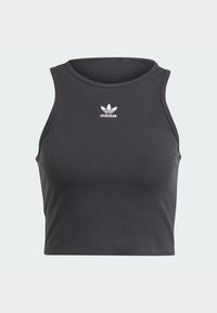 Črn rebrast crop top z okroglo ovratnikom, ki na sprednji strani vsebuje majhen bel logotip Adidas. Narejen je iz elastičnega materiala za prilegajoč videz.