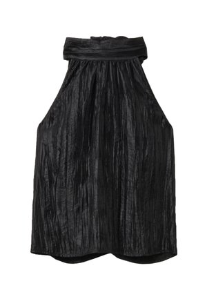 Schwarzes Haltertop mit plissierter Textur. Der Stoff hat einen Glanz und das Design hat einen weiten Ausschnitt sowie eine lockere, fließende Silhouette.