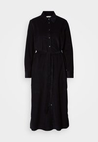 Černé košilové šaty s límečkem, dlouhými rukávy, zapínáním na knoflíky a zavazováním v pase pro nastavitelnou velikost. Hladká textura látky.