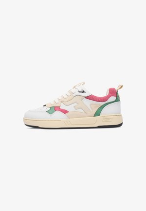Sneaker met een bovenwerk van wit leer, beige suède accenten, roze en groene details, gestructureerde tong en zwarte rubberen zool. Rondgebogen te ontwerp.