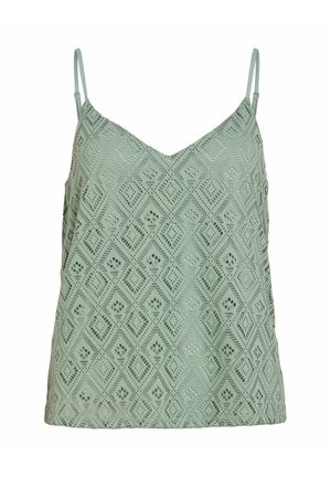 Világoszöld csipkés kombiné gyémánt és virágos horgolt mintával, vékony állítható pántokkal és V-nyakkivágással.