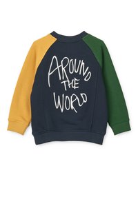 Granatowa bluza z żółtymi, zielonymi i pomarańczowymi rękawami raglanowymi. Na plecach haft "AROUND THE WORLD" w kolorze białym.