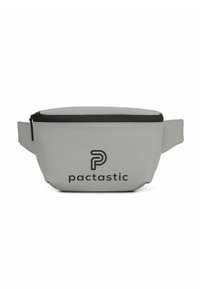 Sac banane en nylon gris avec une fermeture éclair noire et le logo "pactastic" imprimé en noir. Forme ovale compacte avec une sangle réglable.