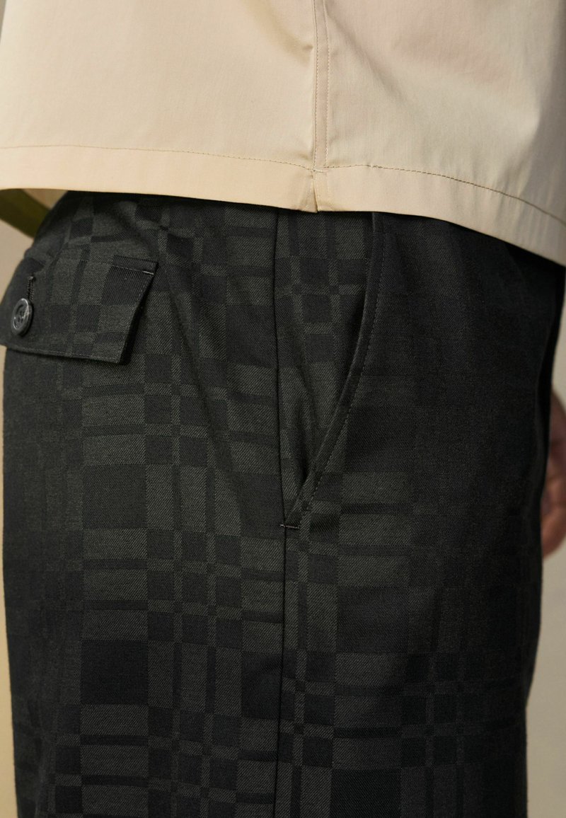 Next PATTERNED BERMUDA   - REGULAR FIT - Shorts - brown