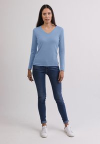 Unausgewählt, hellblau