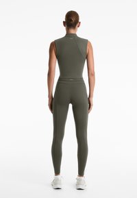 OYSHO EVERMOVE CREASE - Top - brown