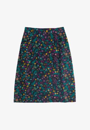 Falda de tela oscura con estampado floral, de longitud a la rodilla, que presenta verdes vibrantes, púrpuras y amarillos, con cintura ajustada y corte recto.