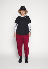 Nike Sportswear CLUB TEE - T-shirt basic - black