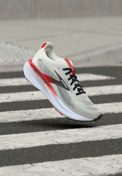 Brooks ADRENALINE GTS 25