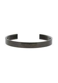 Bracciale rigido in metallo con finitura nera opaca, caratterizzato dal dettaglio del logo Aston Martin in tonalità argento, con un design elegante e minimalista.