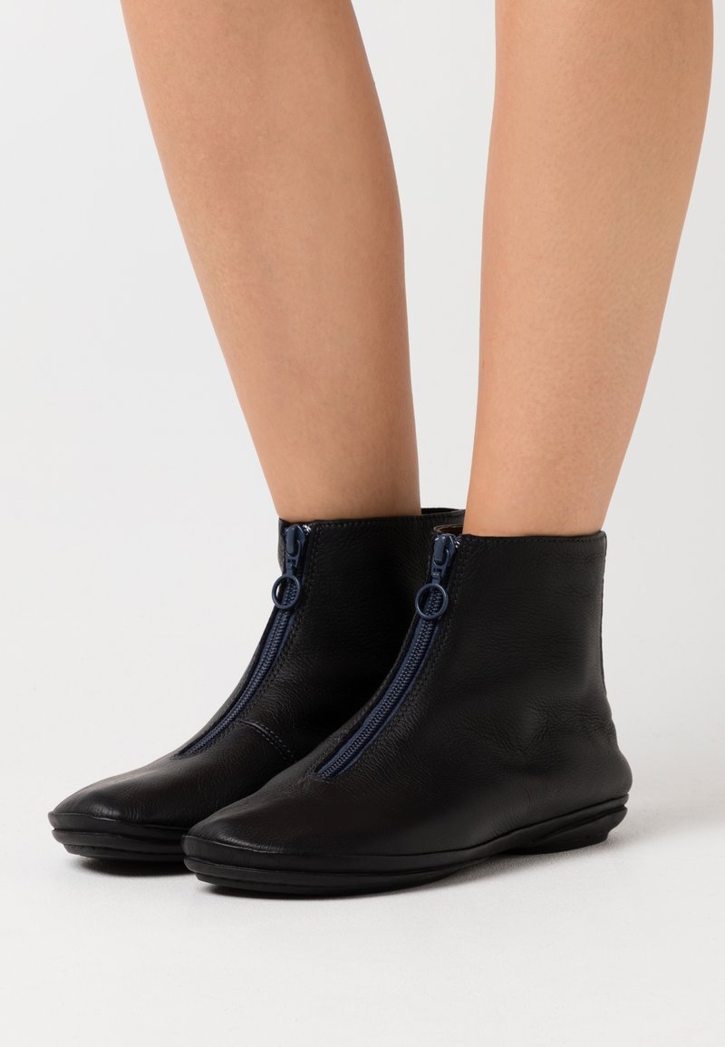 camper right nina boot