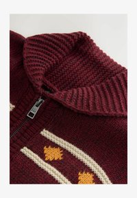 Ausgewählt, burgundy red