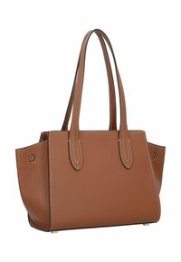 Bruine leren handtas met twee afgeronde handgrepen, een gestructureerde vorm, contrasterende witte stiksels en een gladde, textuurvolle afwerking.