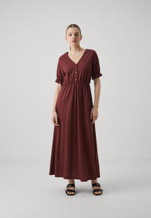Bordeaux maxi-kjole med korte volangerm, V-hals og knappedetaljer foran; laget av lett stoff med elastisk midje.