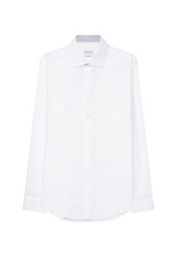 Camicia bianca a maniche lunghe realizzata in tessuto liscio, con colletto standard, chiusura a bottoni e orlo arrotondato. Il colletto interno presenta un motivo a contrasto.