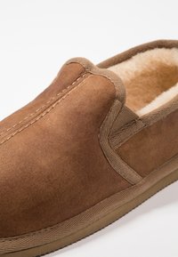 Thumbnail Image 6