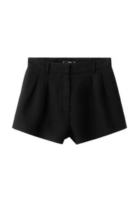 Pantalones cortos negros de corte ajustado con un frente plisado, textura suave, bucles para cinturón y un cierre de cremallera discreto. Adecuados para entornos informales y formales.