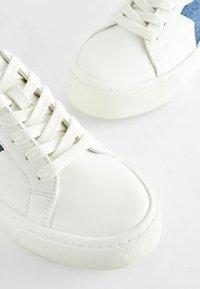 Next FOREVER COMFORT CHUNKY STAR REGULAR FIT - Sneakers basse - white