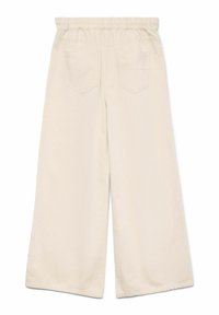 Platas kāju bikses no beidzējo kokvilnas ar elastīgu jostasvietu. Iekļauj divas aizmugures kabatas ar dimanta formas dizainu. Mīksta tekstūra.