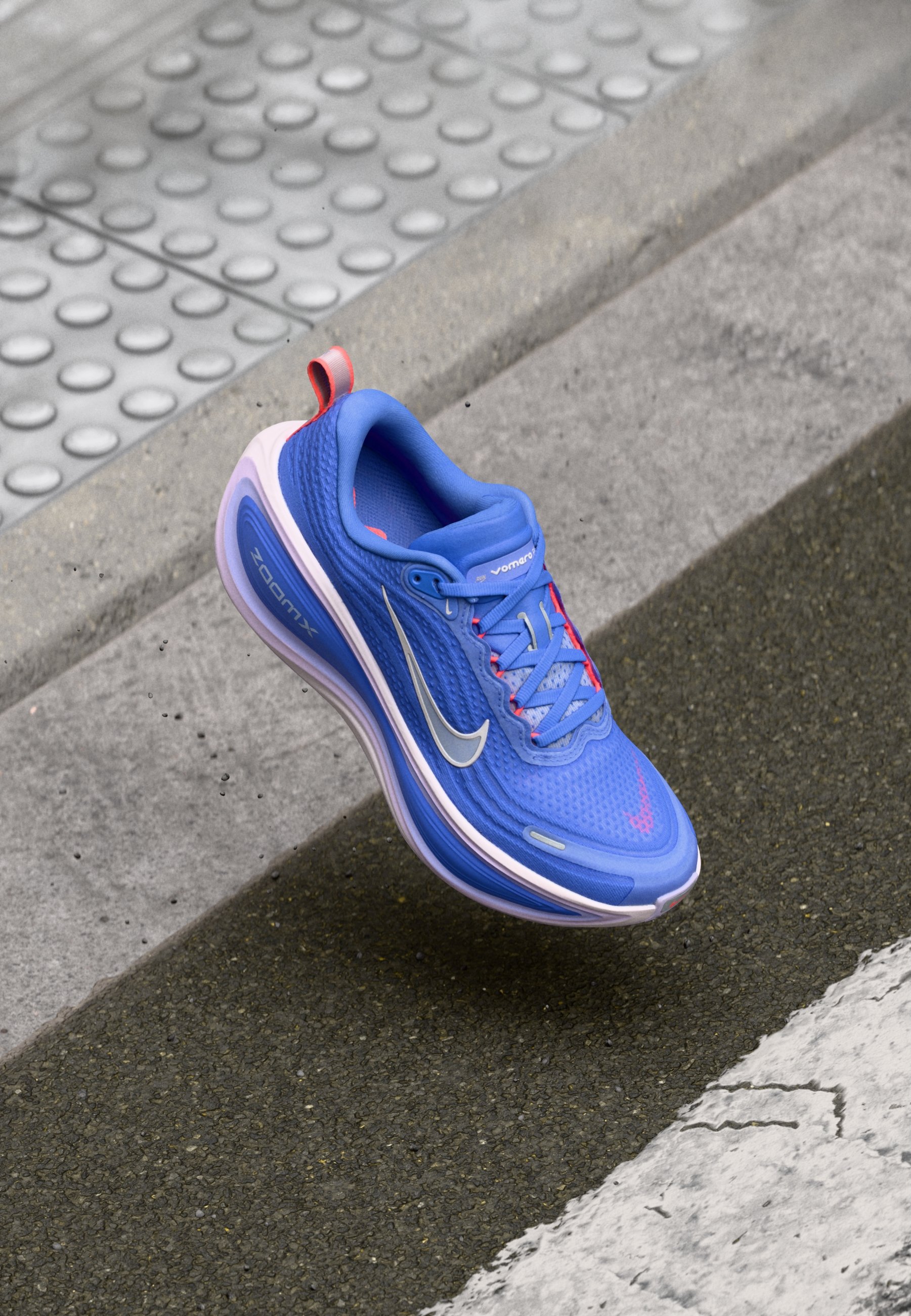 Nike Performance VOMERO PLUS - Road running shoes - sapphire/black