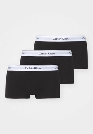 Schwarze Boxer-Briefs im Dreierpack, aus Baumwolle gefertigt, mit einem weißen Calvin Klein Logo auf dem elastischen Bund.