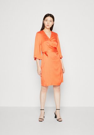 Selected SLFFRANZISKA 3/4 SHORT WRAP DRESS - Robe de soirée - emberglow