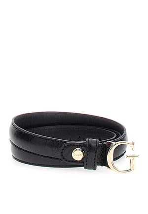 Cintura nera in pelle con design a doppia cinghia, texture lucida, fibbia con logo 'G' dorato e piccolo emblema 'GUESS' sulla cinghia.