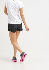 Nike Performance Träningsshorts - black