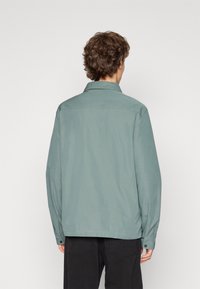 HUGO EMMOND - Poletna jakna - dark green