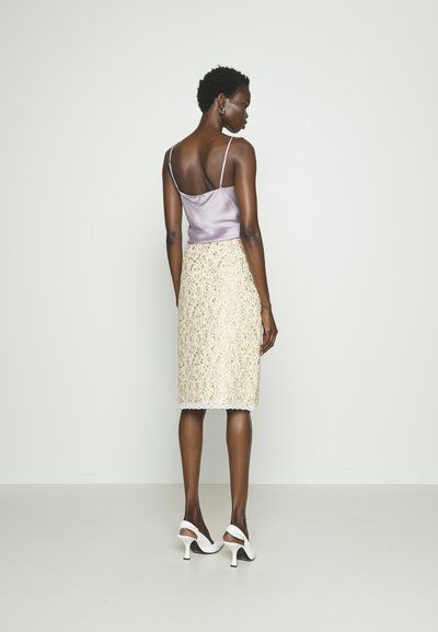 N°21 GONNA TESSUTO - Pliiatsseelik - giallo/oro