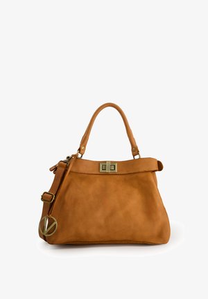 Tan leren handtas met een gladde textuur, gestructureerde vorm, korte handgreep en een verstelbare schouderband. Voorzien van een messing sluiting en een logo hanger.