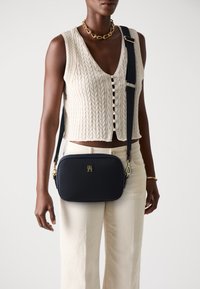 Tommy Hilfiger POPETTE - Sacoche d'appareil photo - space blue